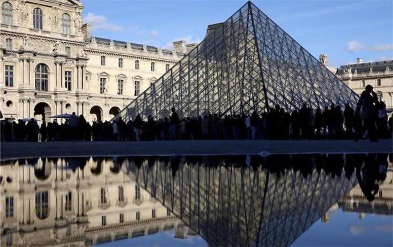 آیا لوور پاریس در آستانه‌ی فروپاشی است؟