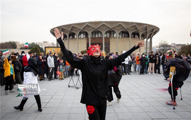 ۲۳ نمایش خیابانی منتخب چهل‌و چهارمین جشنواره تئاتر فجر