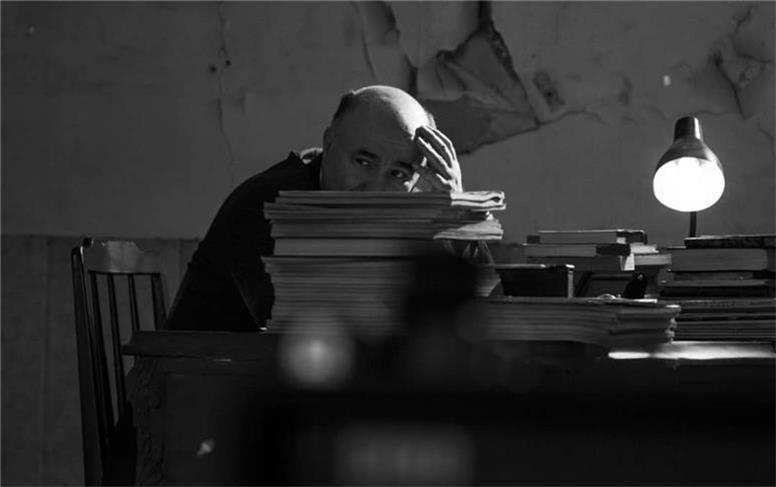 ذبیح‌الله منصوری عشق به کتاب را به مردم هدیه کرد