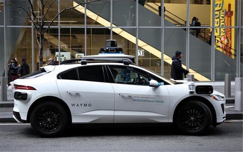 تصادف روبوتاکسی «ویمو» با یک دانش‌آموز