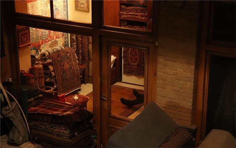 عبور از بازار کم رونق فرش تهران