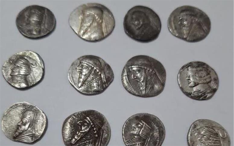 کشف ۱۵ سکه نقره اشکانی