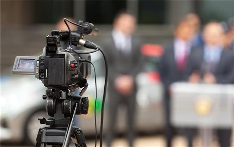 سلطه رسانه بر سیاست از نگاه نظریه‌پردازان