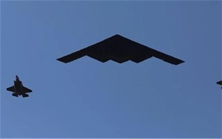 هزینه یک ساعت پرواز بمب‌افکن «بی ۲»‌ چقدر است؟‌