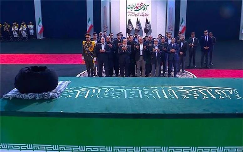 ما در کنار رهبری و ملت ایران هستیم