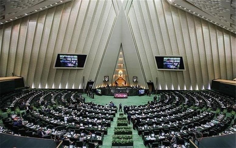 اقدام به تحصن برای بازگشایی مجلس