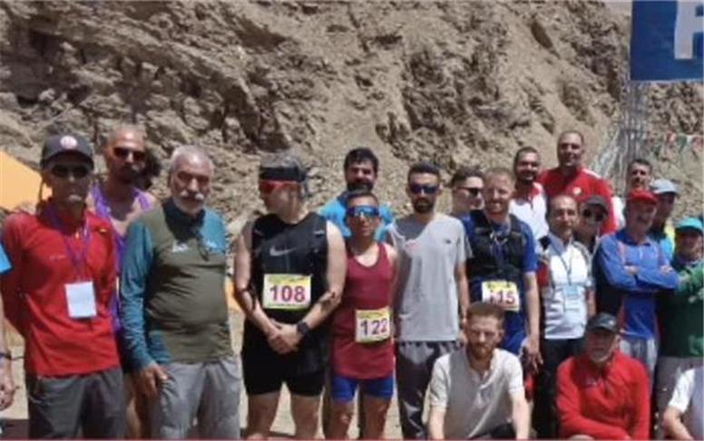 برگزاری مسابقات دوی کوهستان در ساوجبلاغ