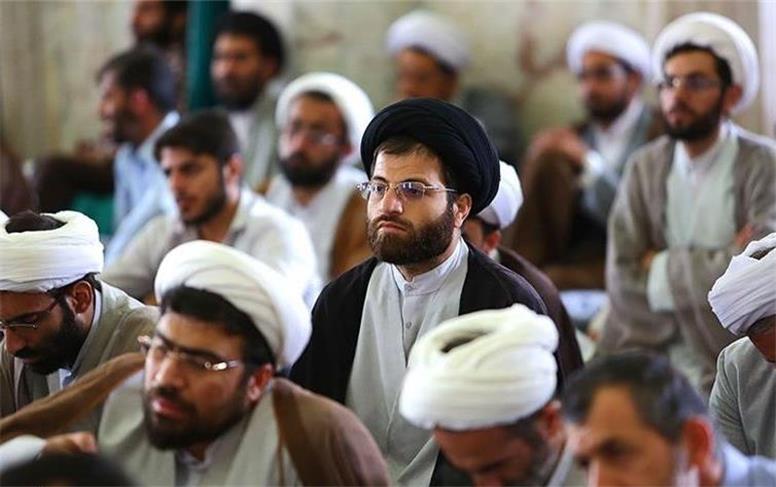 پیوند روحانیت با قدرت، نقد را دشوار کرد