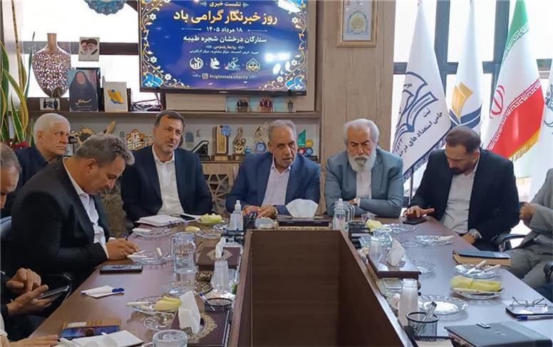 دسترسی به تجهیزات هوشمند، نیاز فوری دانش‌آموزان و دانشجویان مستعد است