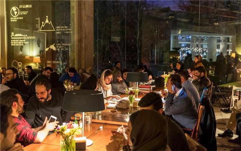 کافه، فقط قهوه نیست / شهروندان جایی برای نشستن ندارند!