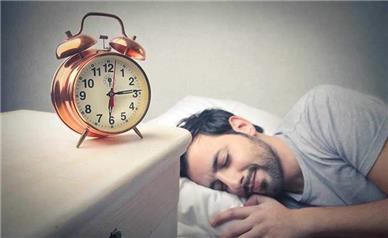 فواید یک چرت ۲۰دقیقه‌ای برای مغز