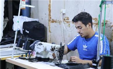 کارگاه کیف دوزی در بازار تهران