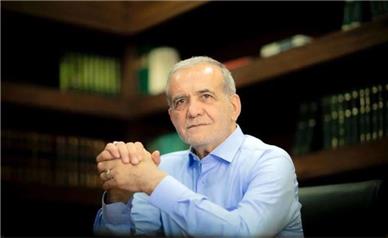 اعتراض پزشکیان به صداوسیما؛ چند نفر به اسم کارشناس می‌آورند و می‌گویند اینها بلد نیستند خانه بسازند