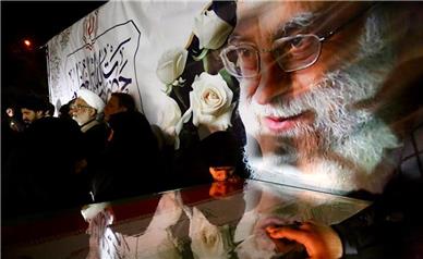 مقامات خارجی برای تشییع می‌آیند؟