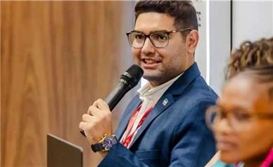شستن رئیس اتکا برای آقای مشاور گران تمام شد!