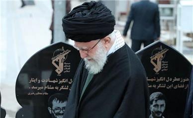 چه کسی از پایان ذخایر نفت آمریکا به رهبر شهید گزارش داد؟