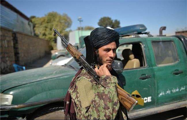 یک عضو طالبان سه هم گروهش را تیرباران کرد